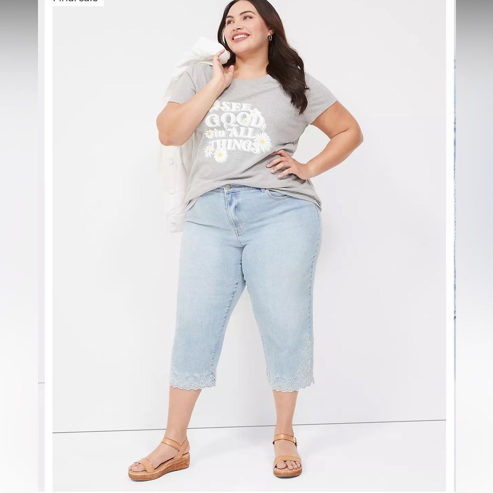 LANE BRYANT CAPRI BOYFRIEND FIT MID RISE LIGHT RINSE DENIM SCALLOPED EDGE HEM